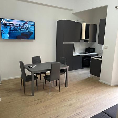 Ampio Bilocale Zona Navigli Apartment Milan Bagian luar foto